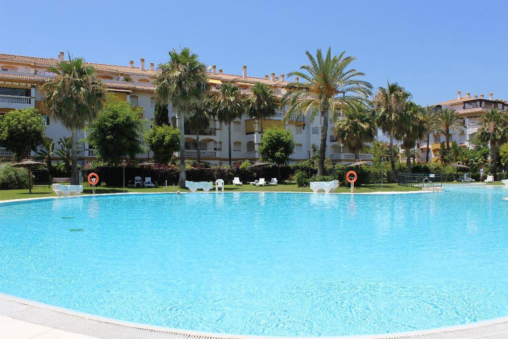 Swimming-pool
