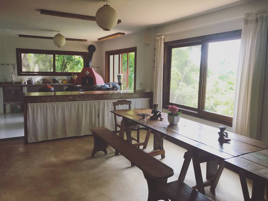 Communal Kitchen + dinning table