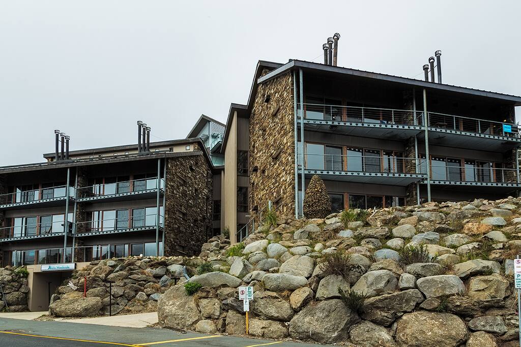 Welcome to Alpine Woodsmoke- Valley View and Tree Tops!