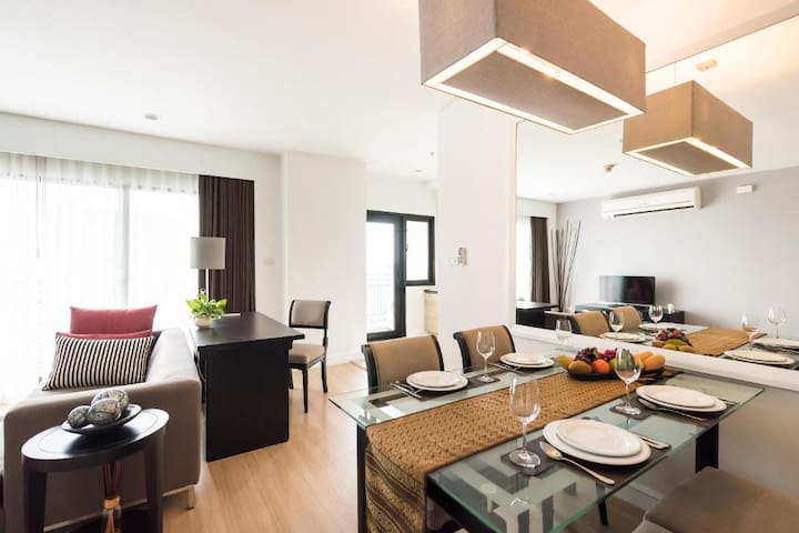 Large 2 Bedroom / Kitchen / Privacy / Pool / Gym