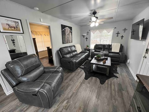 Top performing Airbnb: Papa Joe’s Lake House Cozy & Comfortable in Sherwood Shores