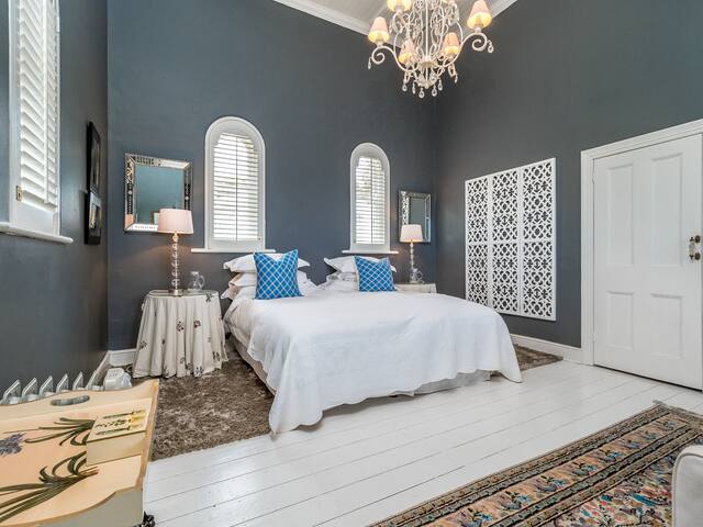 2 Bedroomed Apartment in Historical Home gallery image 4