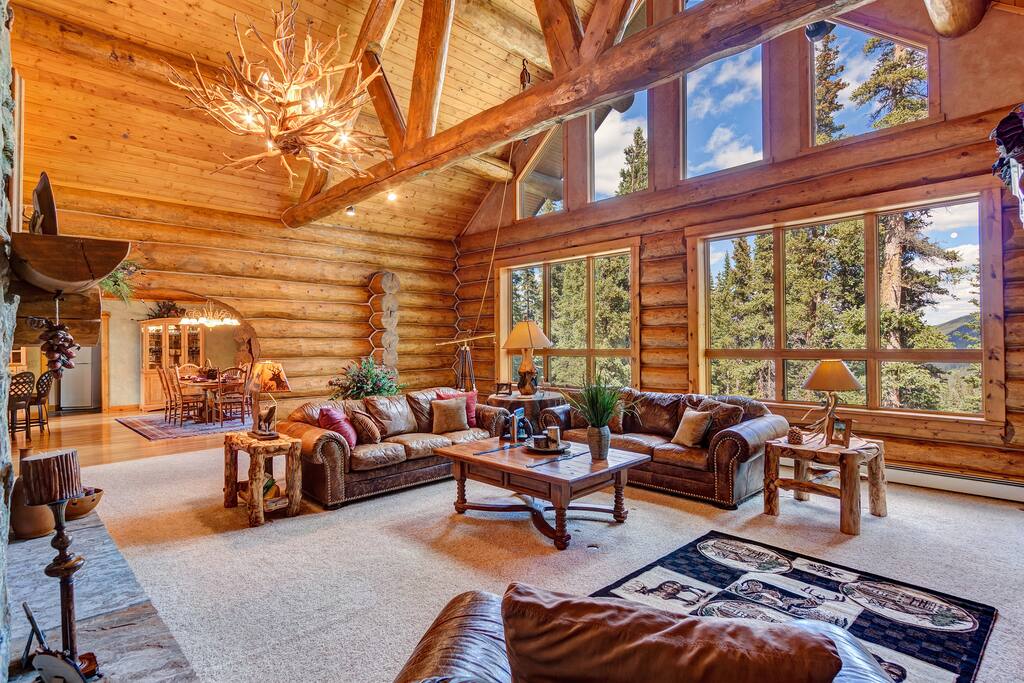 Beautiul picture windows and vaulted ceilings in the Living Room