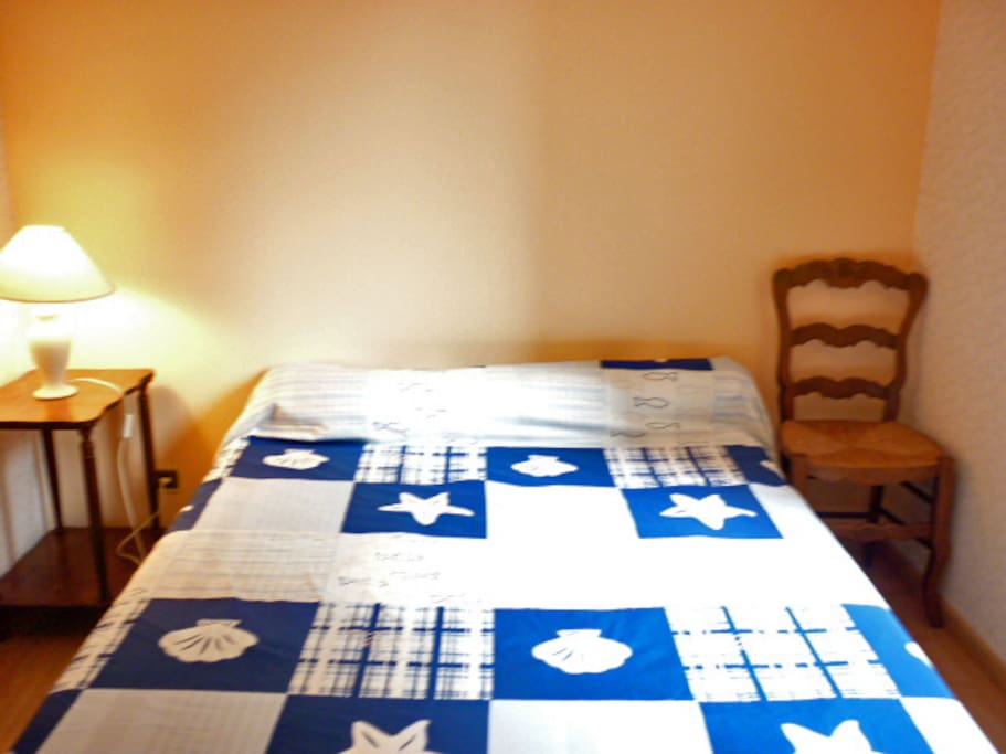 le lit de la chambre