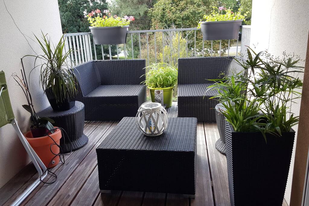 Jolie terrasse bien équipée..