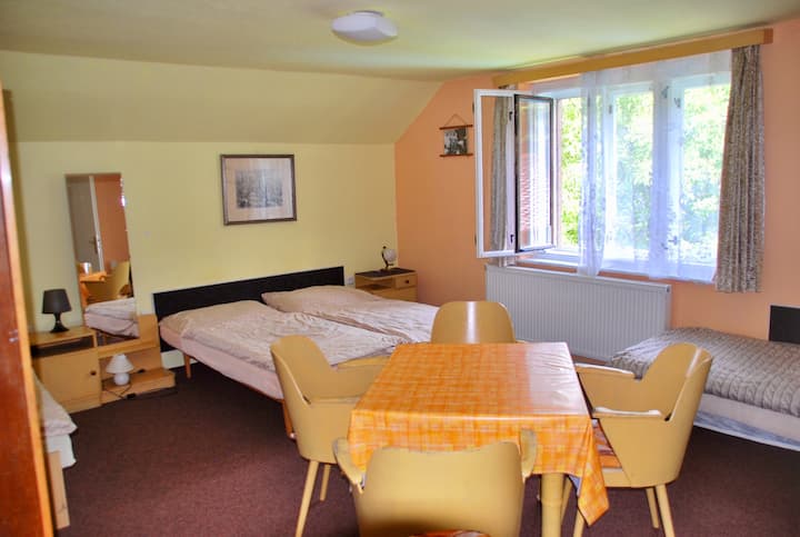 საძინებელი 1