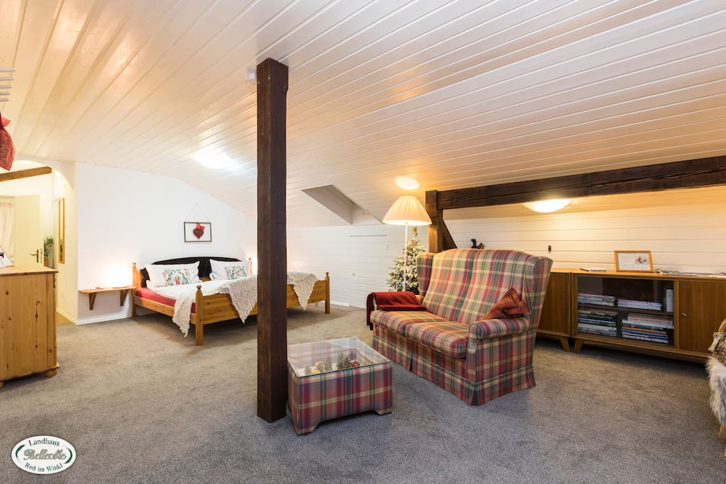 Schlafzimmer mit Wohnbereich
