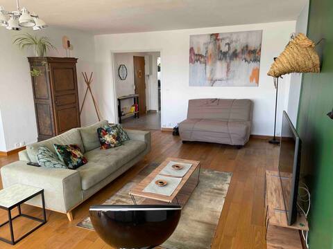 Luxury apartment, beach/Opal Coast.
