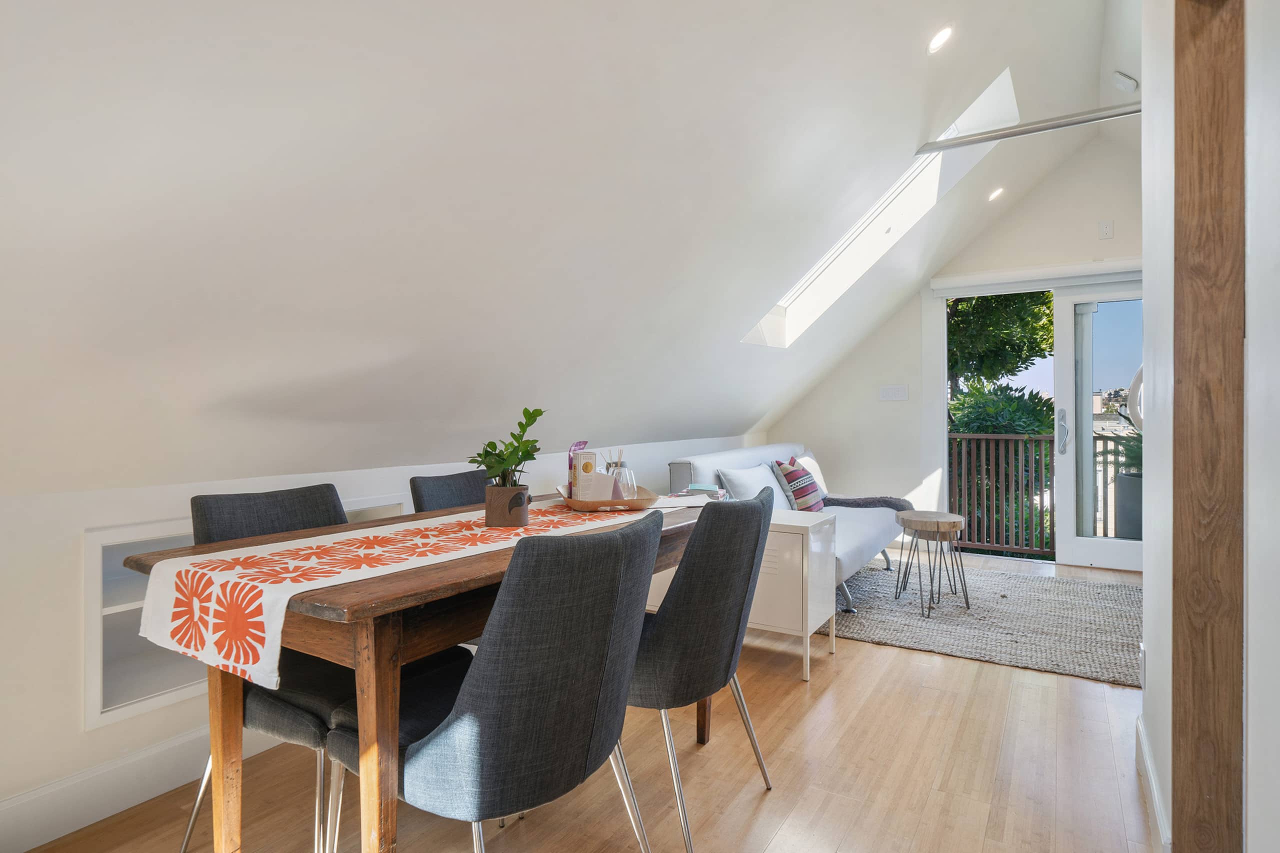 Home in San Francisco · ★4.95 · 1 bedroom · 2 beds · 1 bath - Image 13