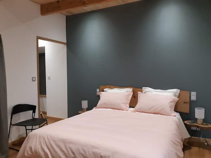 160 bed room, TV screen, with private bathroom