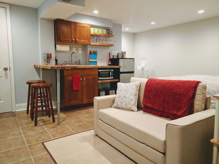 New Studio Apartment Near Metro in Alexandria
