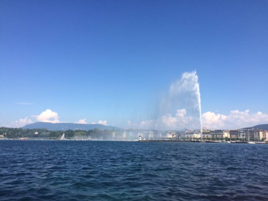 Famous “Jet d'eau“ in the neighbourhood