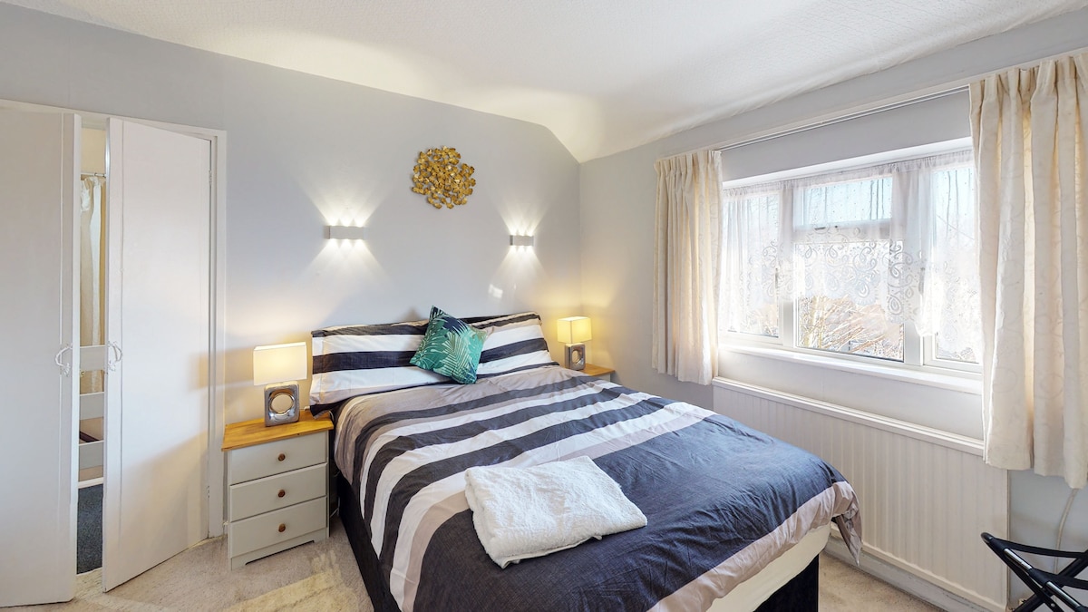 Chumba cha kulala cha watu wawili cha msingi 