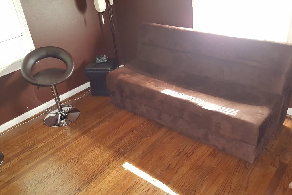 Bedroom 2/ Day bed