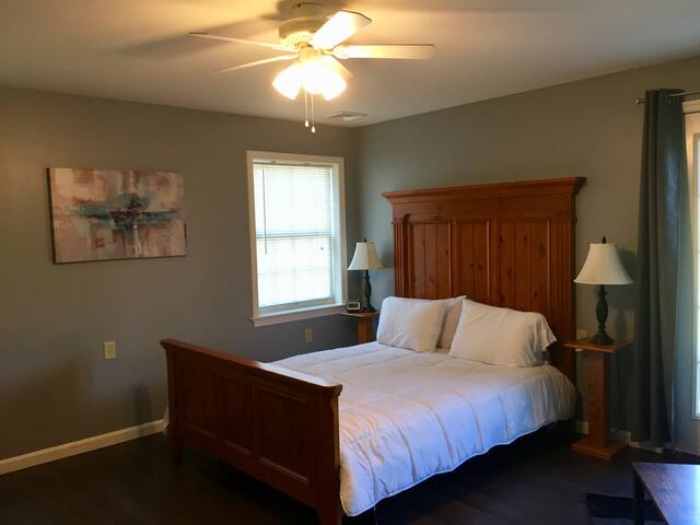 Newly Updated! Cozy Quarters By The Rails To Trail