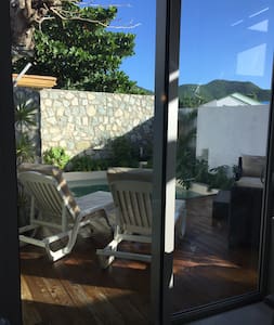 La Almendrita - private garden apartment and pool