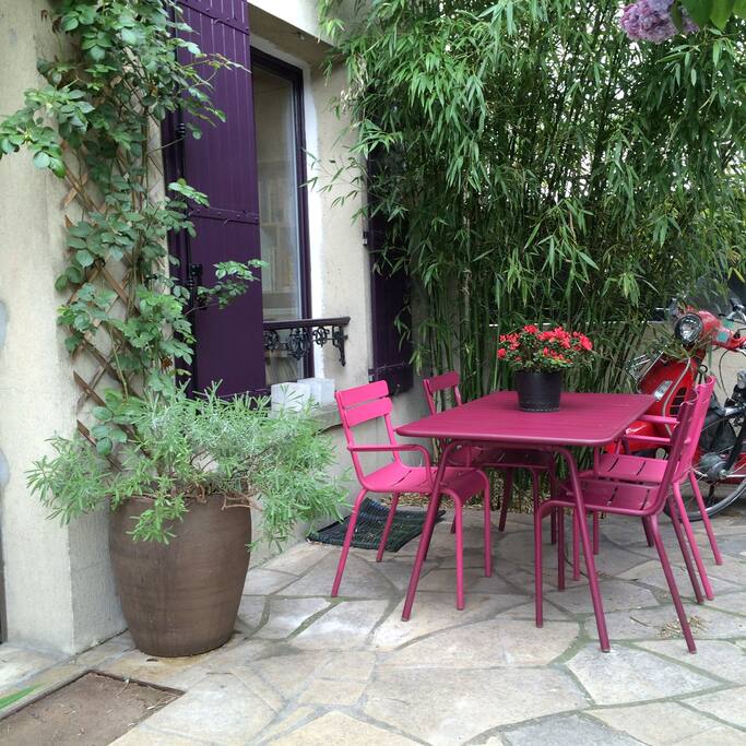La cour - terrasse
