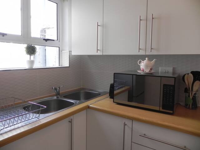 City & harbour view apartment gallery image 4