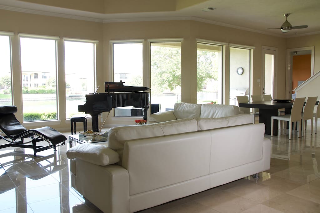 Open floor space: Kitchen, Living and Dining