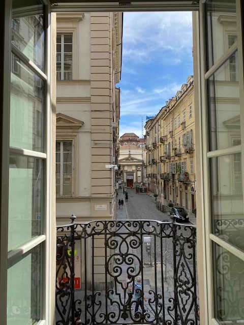 BonaHouse Turin. Stylish downtown apartment