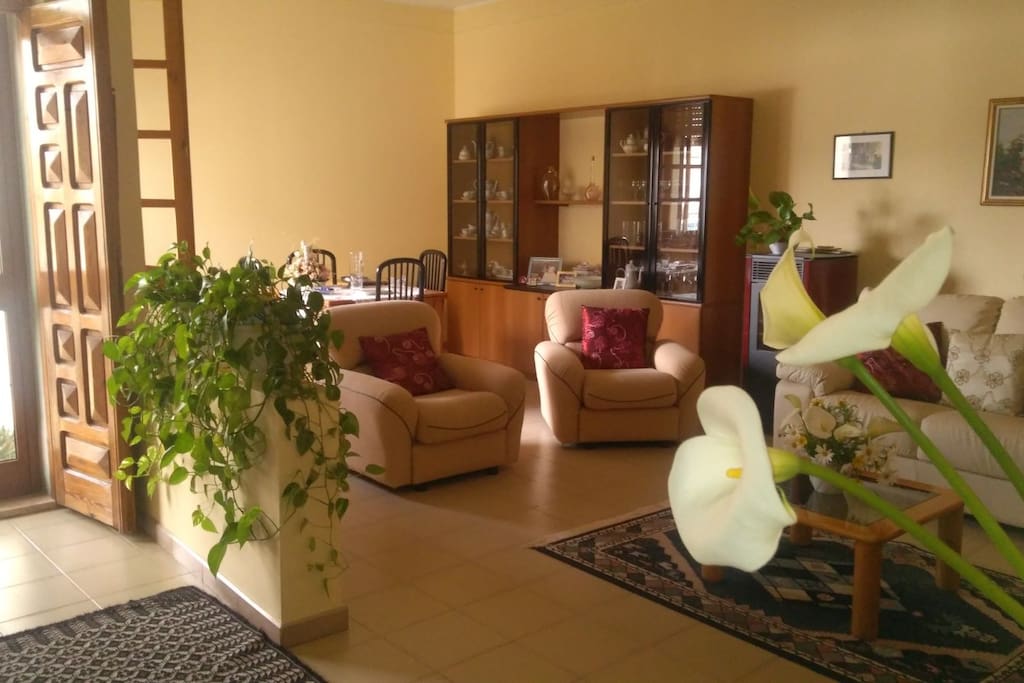 -Soggiorno ampio, luminoso e comodo
-Spacious, bright and comfortable living room