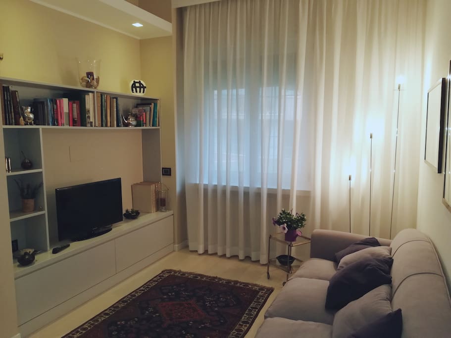 Angolo televisione divano