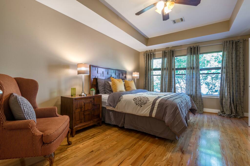 Master Bedroom upper floor with bathroom ensuite