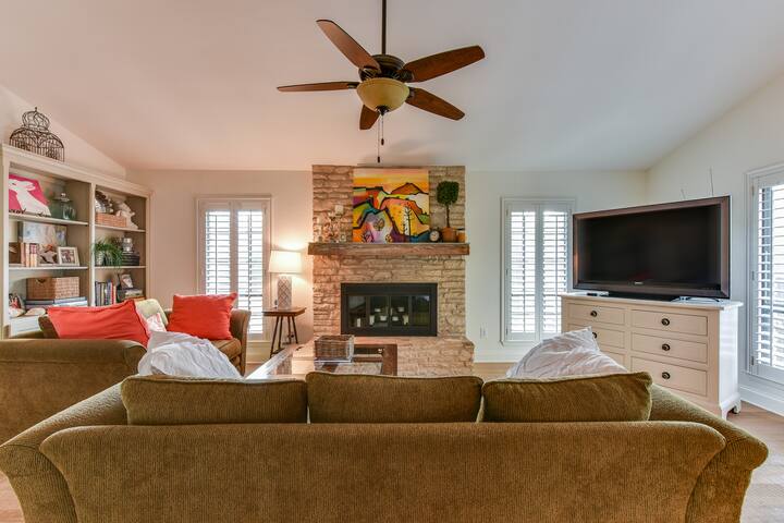 3 BR, 2 Living areas, Near Zilker Park & Downtown gallery image 4
