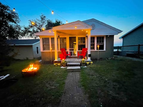 Summer Lakeside Views + Golden Hour Sunsets