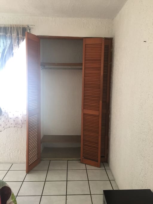 Closet dentro de la habitacion