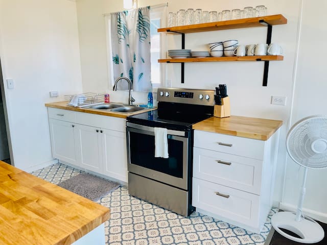 Hale Mahina Beach House gallery image 4