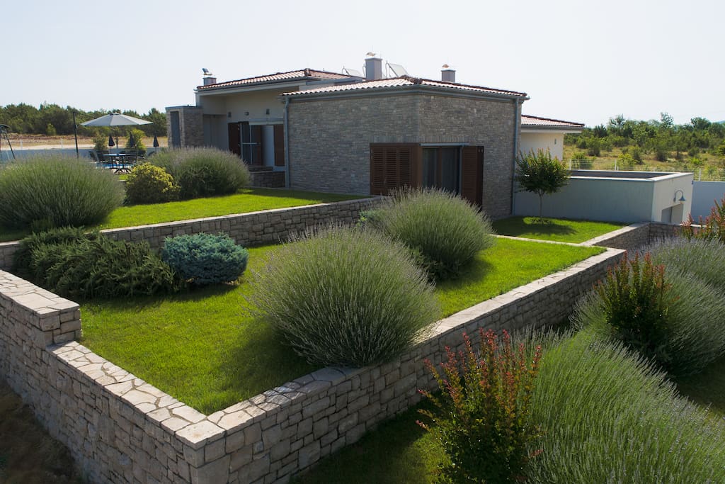 Garden in front of the villa