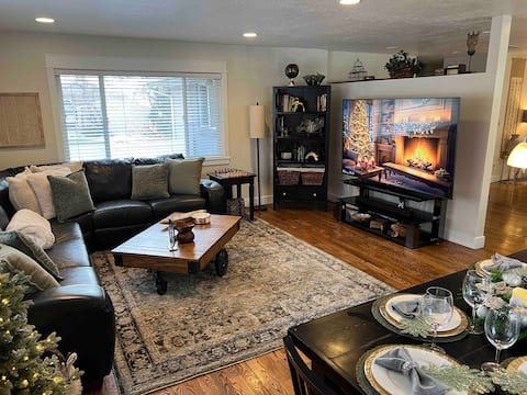 Popular Airbnb listing: Mountain country… world-class skiing & hiking! in Cottonwood Heights