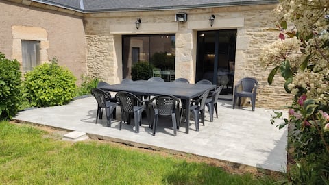 Comfortable 12-person cottage 15 minutes from the beaches