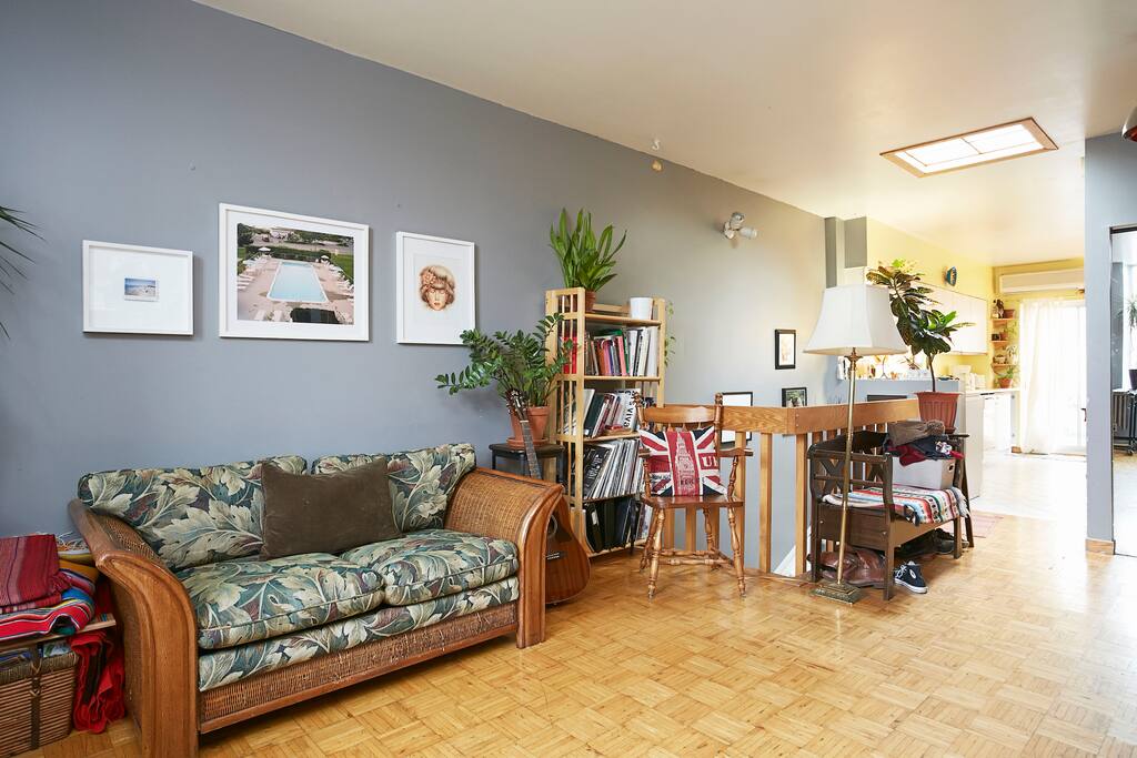 Open/spacious top-floor flat
