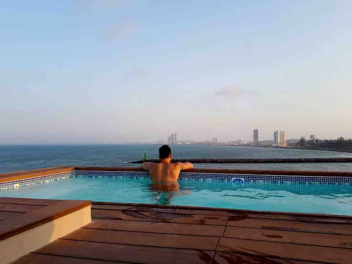 PH with ocean view. Exclusive use pool.