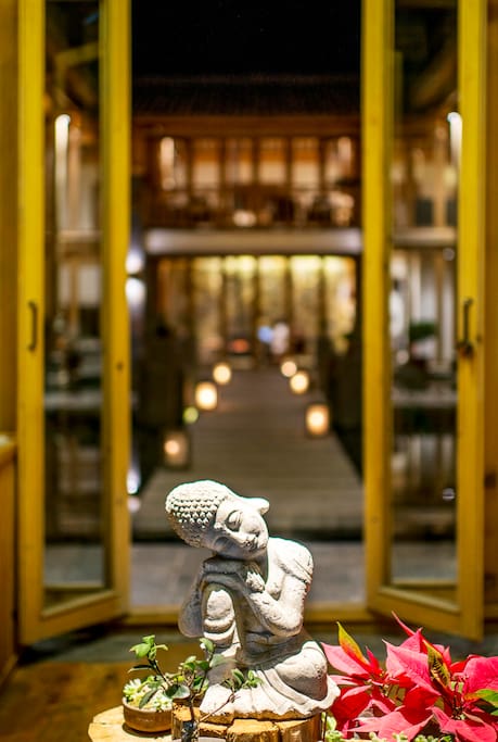 Courtyard 庭院