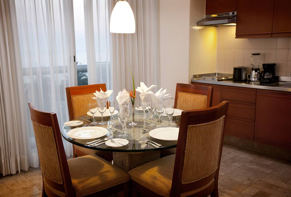 Dining area/kitchen