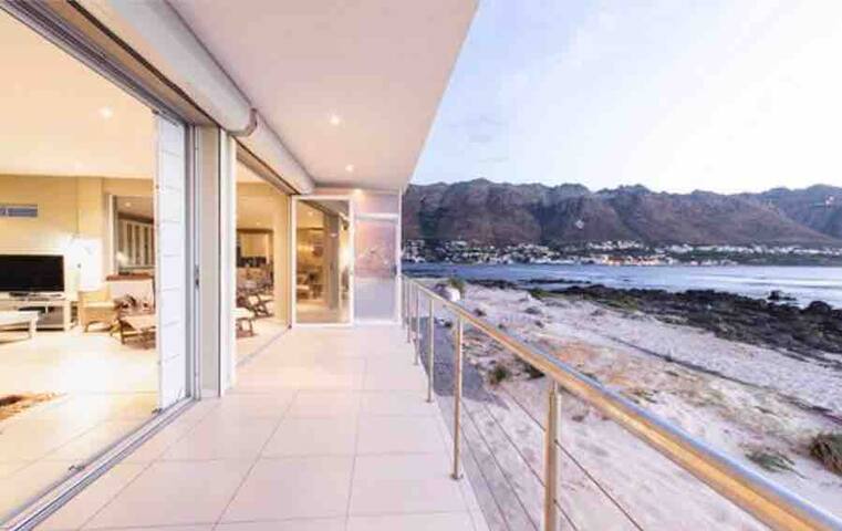 BEACHFRONT HEAVEN on the ocean gallery image 4