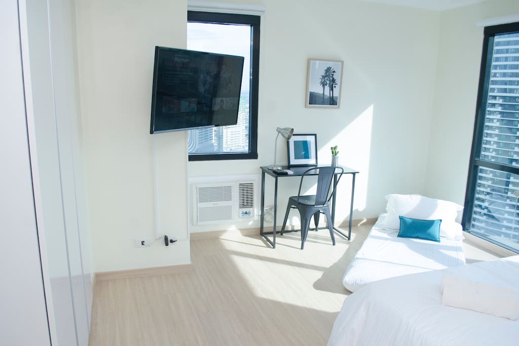 Bedroom smart LCD TV