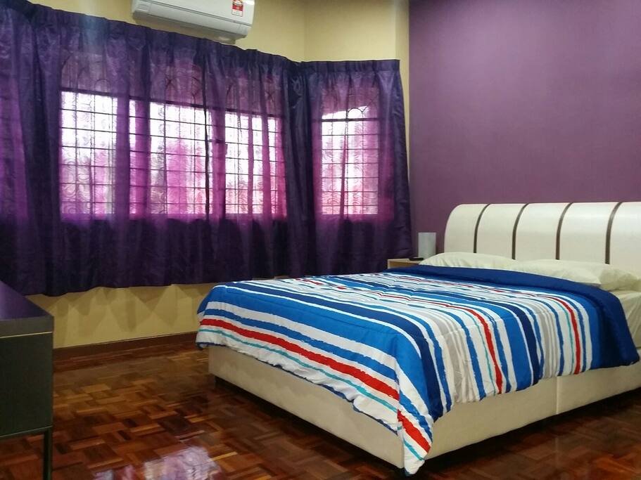 Master bedroom with ensuite bathroom. Choice of air conditioning or multi speed celing fan.