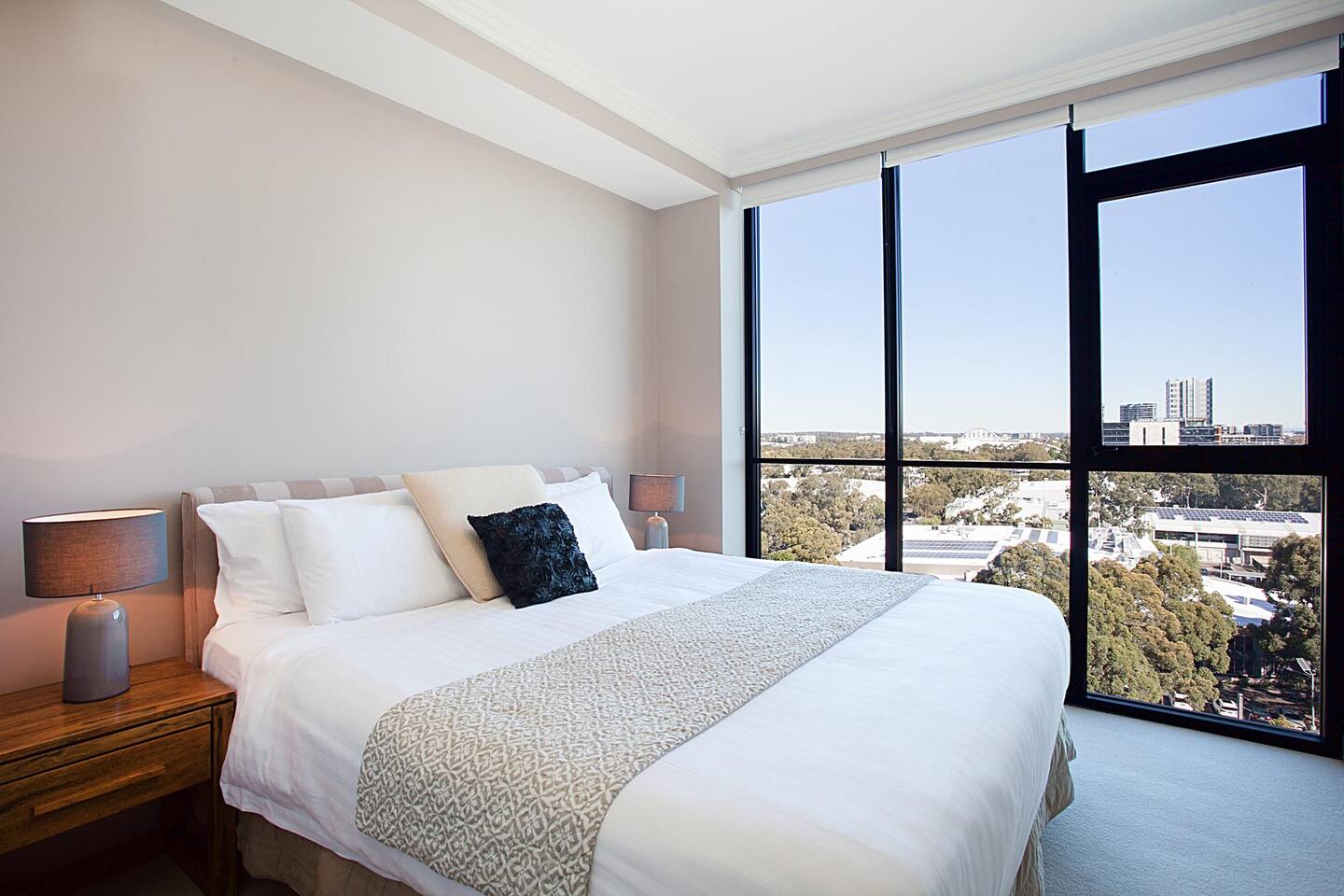 2 Bed 2 Bath Stylish Apartment W City Views At