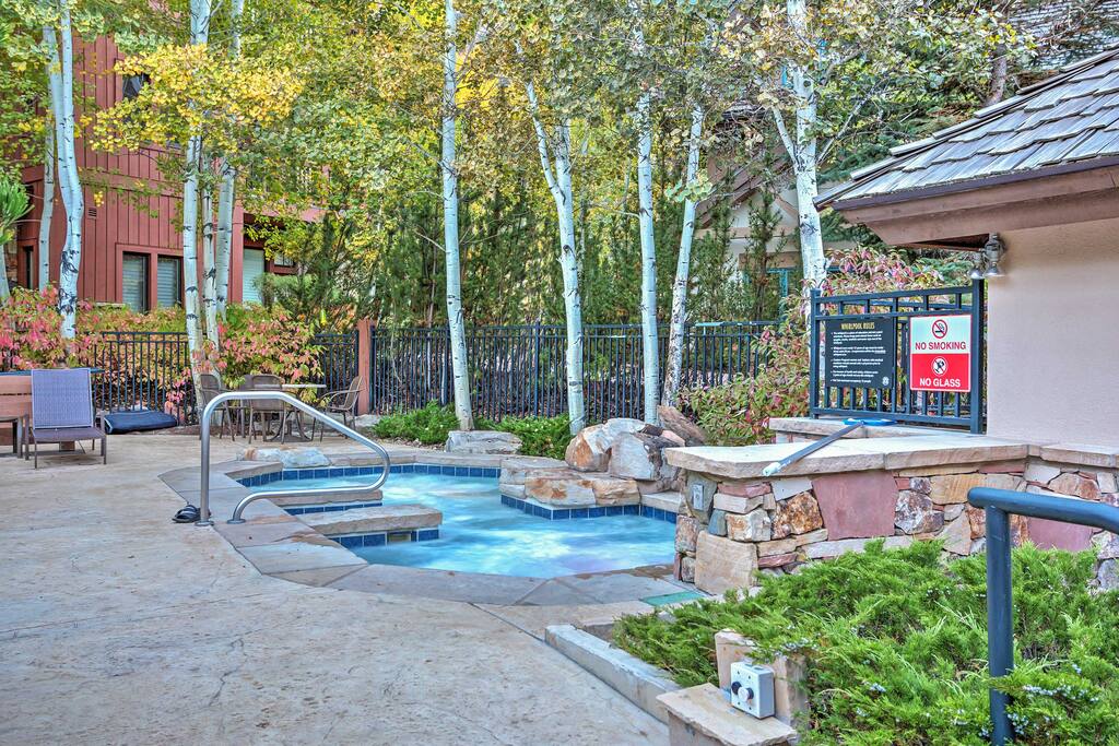 Nestled in the Arrowhead community, this condo grants you access to a community pool and hot tub.