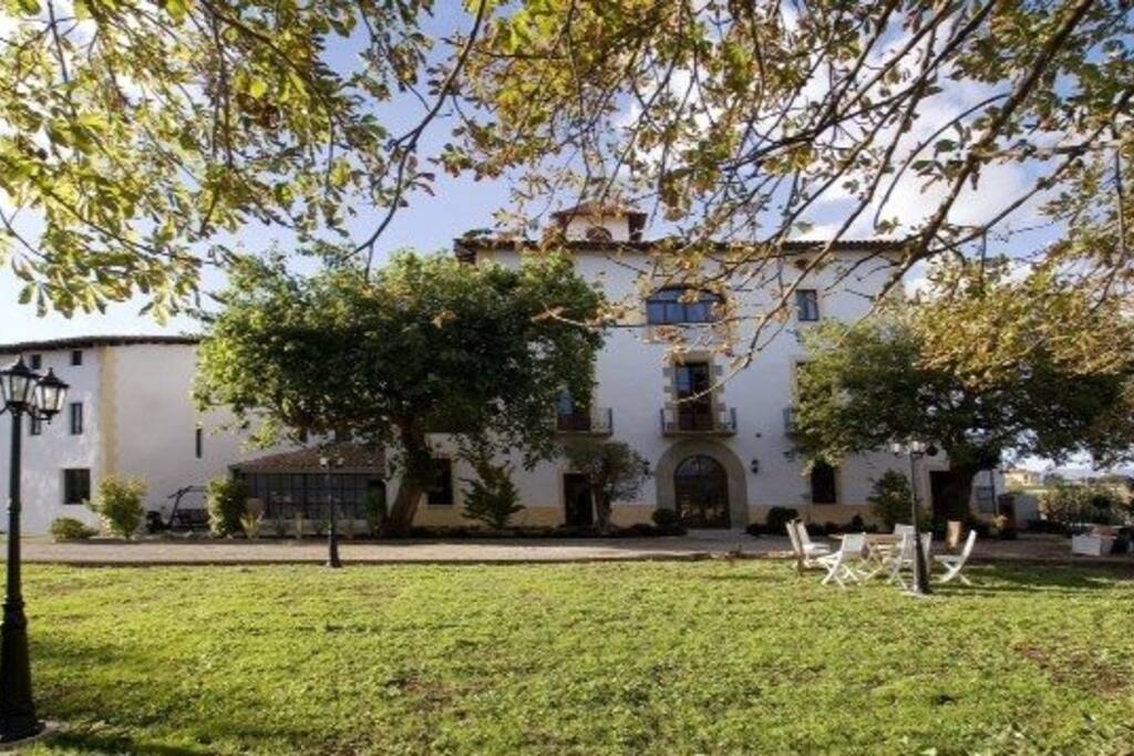 LA CASA Y VISTA DE LOS JARDINES