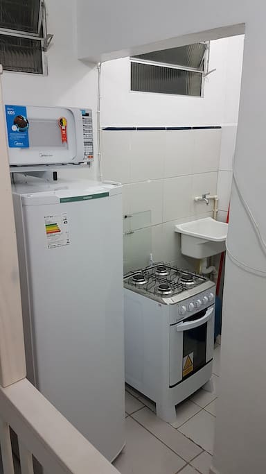 Geladeira, Microondas, Fogão.
