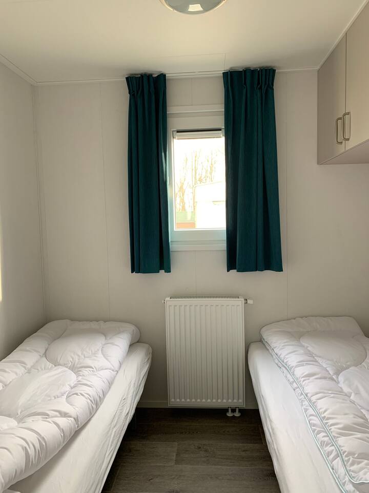Zeemeeuw 188 - 2-persoons slaapkamer met kastruimte.