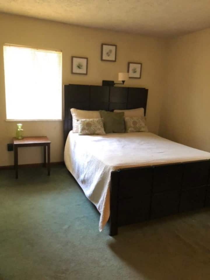 Užite si pokoj v našej hlavnej spálni s tematikou prírody.