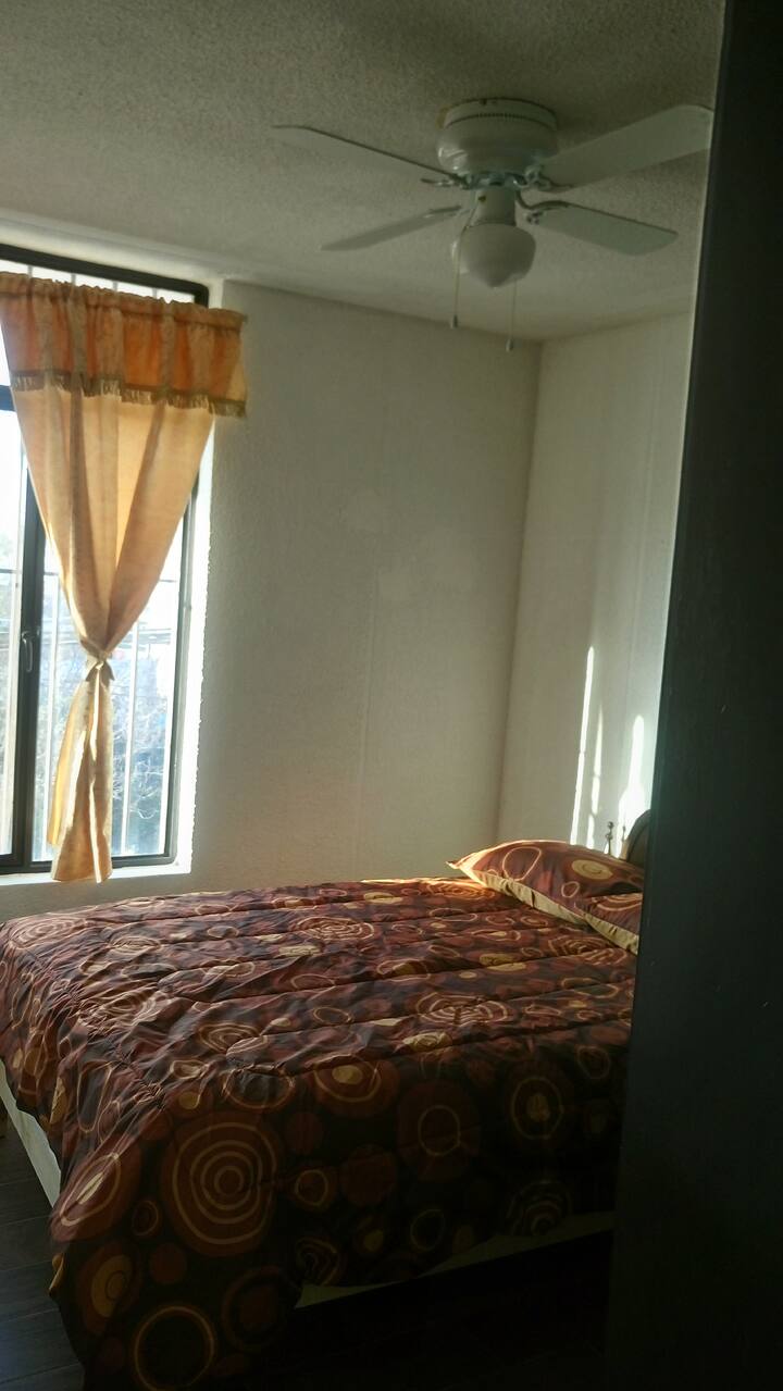 Schlafzimmer 1