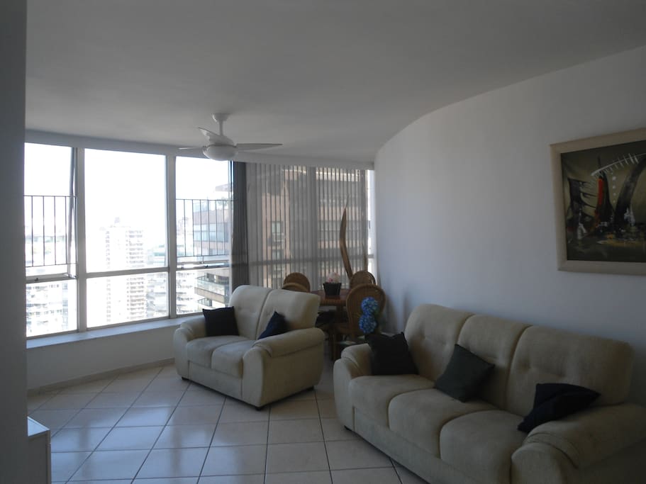 Vista parcial da sala