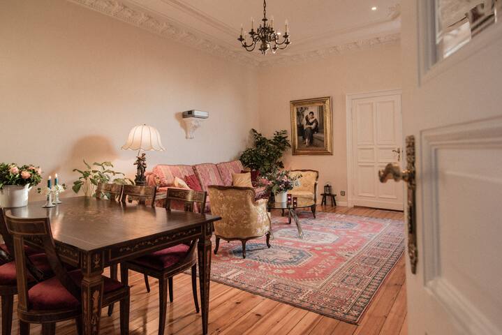 Luxury Altbau in Charlottenburg. Elegant and Quiet gallery image 5